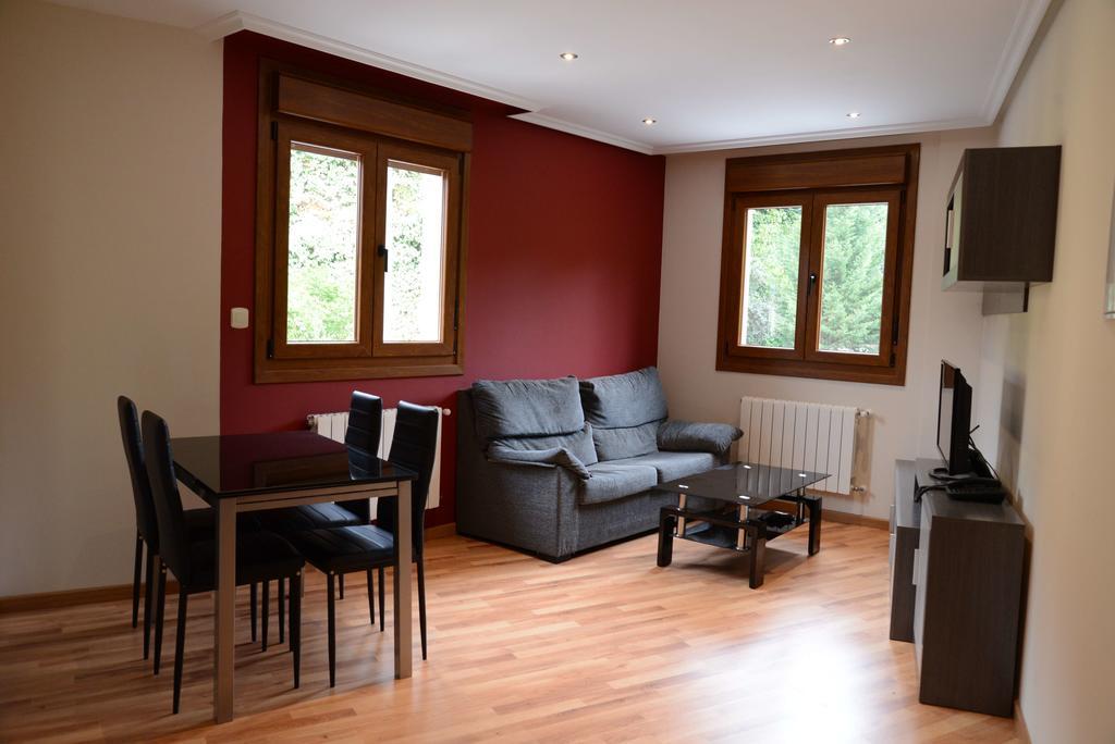 Apartamentos El Rincon De Limes Cangas De Narcea Camera foto